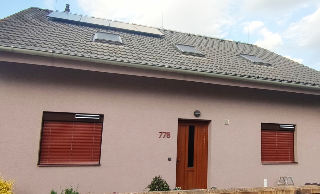 Venkovní žaluzie na solární pohon