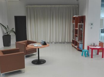 kolejnice na záclony a závěsy