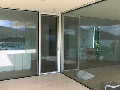 Panoramatické otevírací dveřní sítě Luxalex 